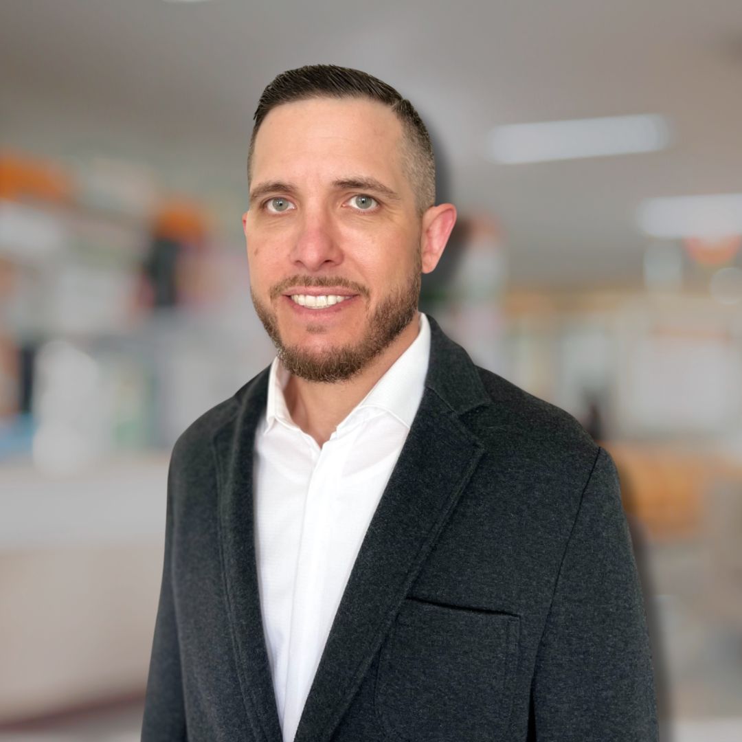 Professional business headshot profile of loan expert Marco Paas.